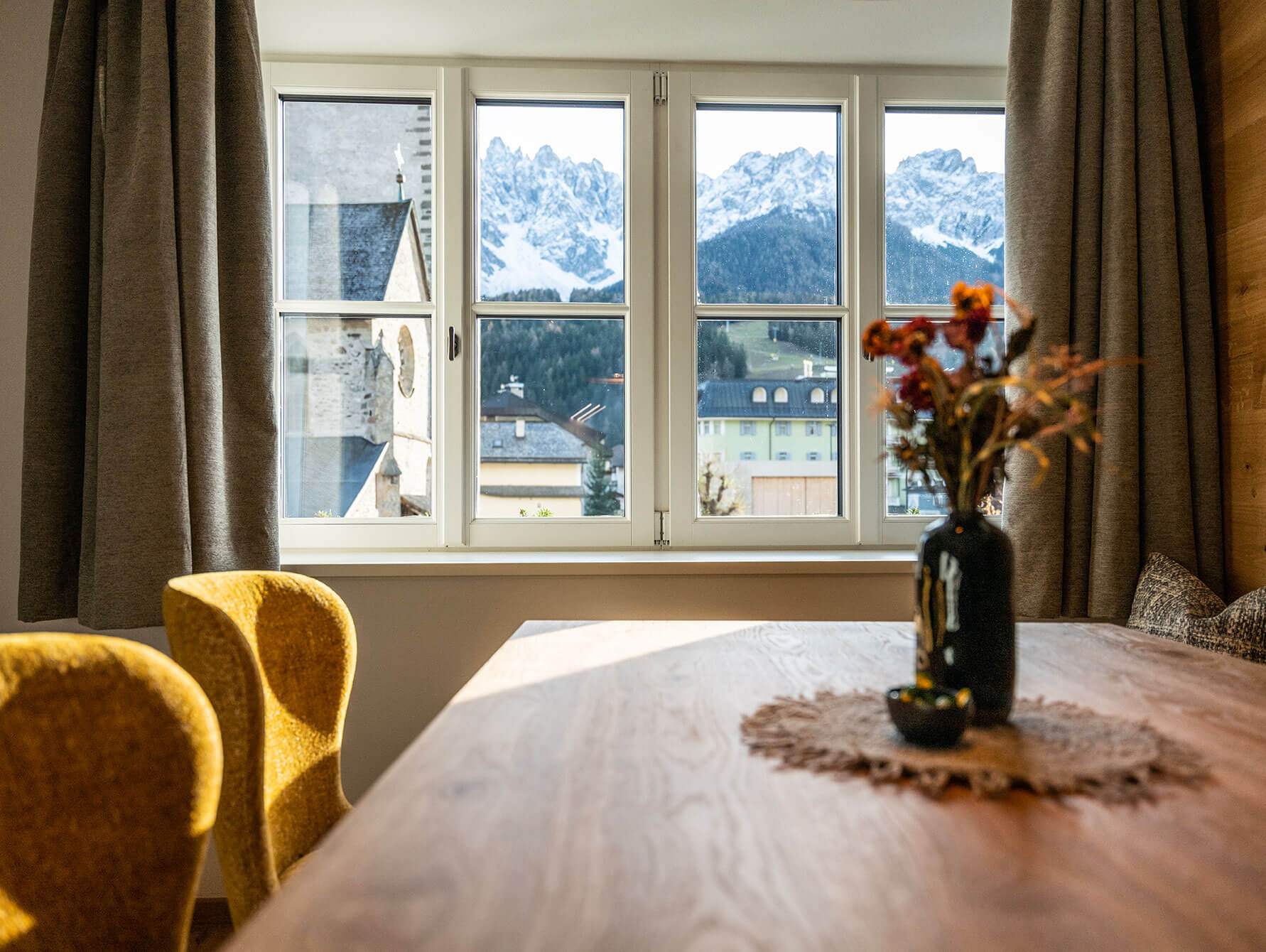 Tisch mit Blick nach draußen - Family Plus - Residence Kugler