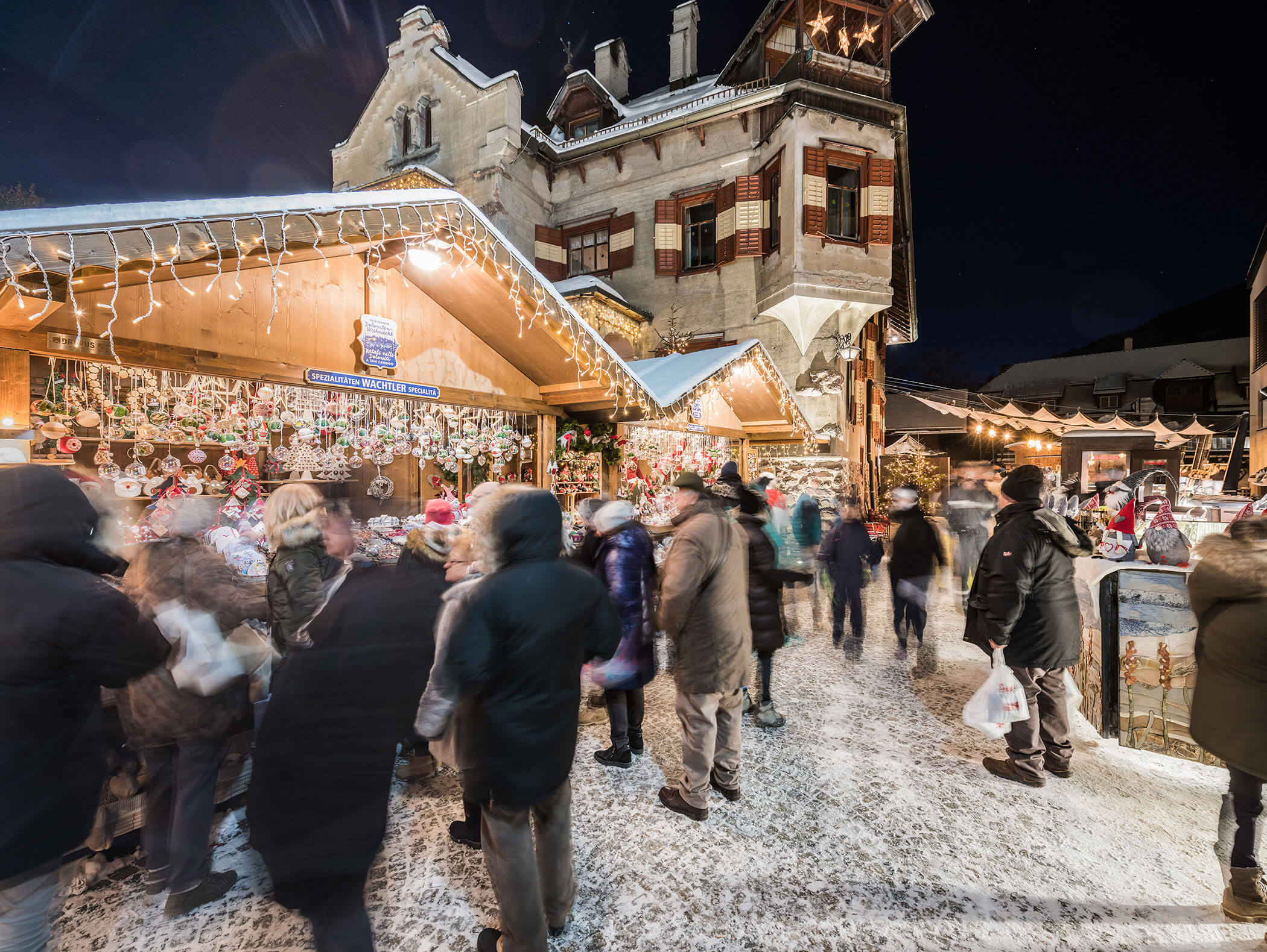 Weihnachtsmarkt Innichen am Abend