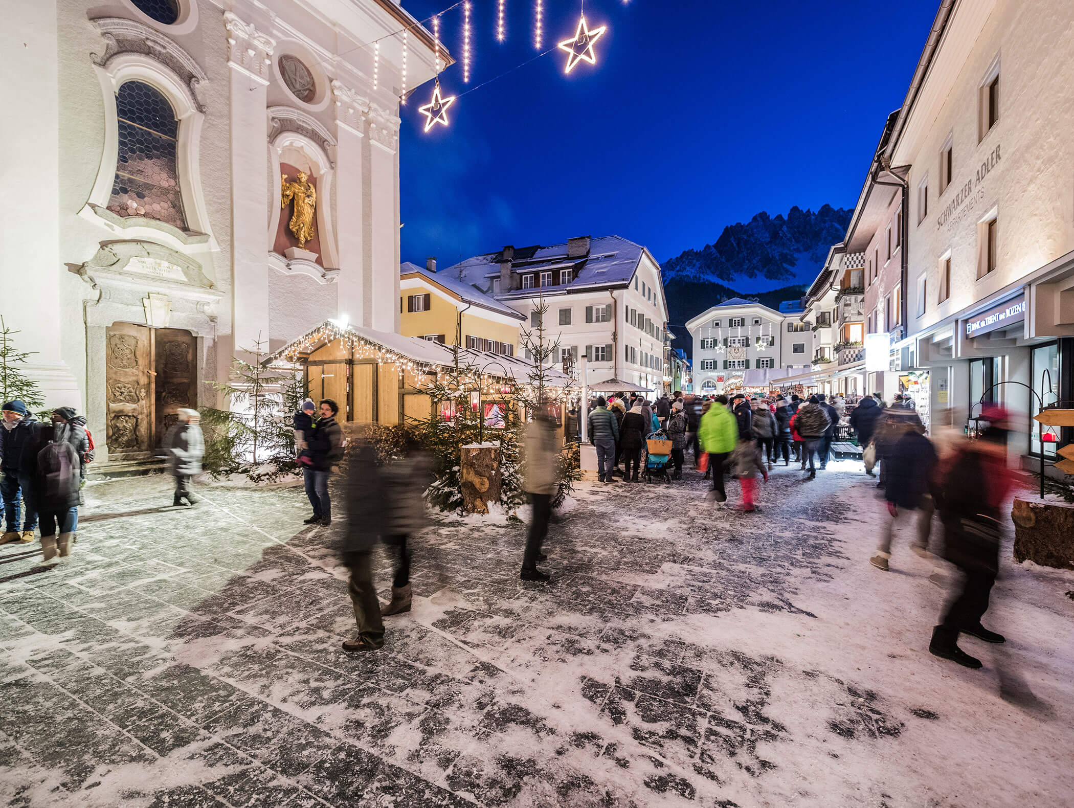Weihnachtsmarkt Innichen Michaelsplatz